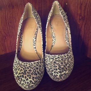 Leopard print chunk heels